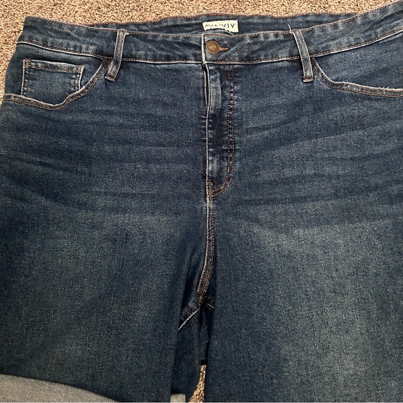 Ava & VIV plus size cuffed stretch jean shorts - Picture 2 of 4